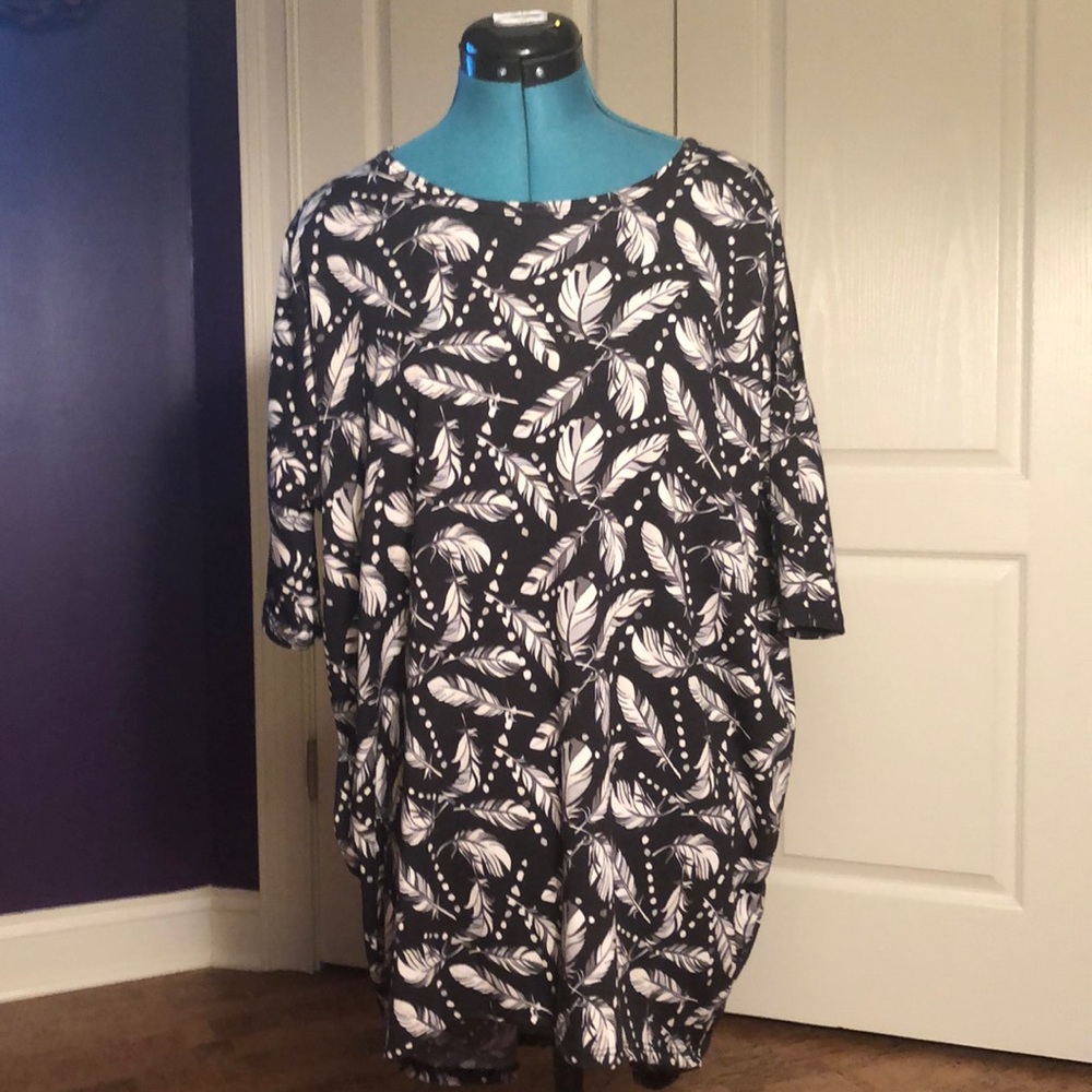 LuLaRoe, Black Feather Print Tunic Top, Small